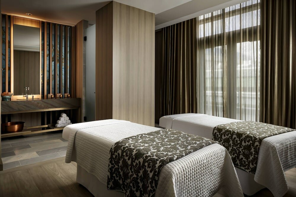 Фото Jw Marriott Edmonton Ice District