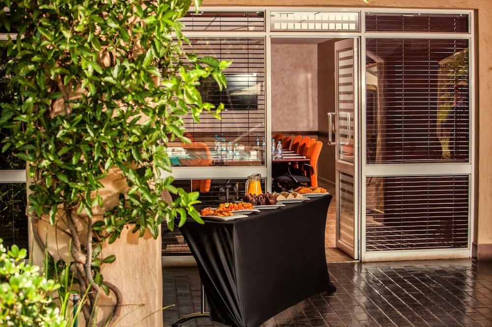 Фото Garden Court O. R. Tambo International Airport