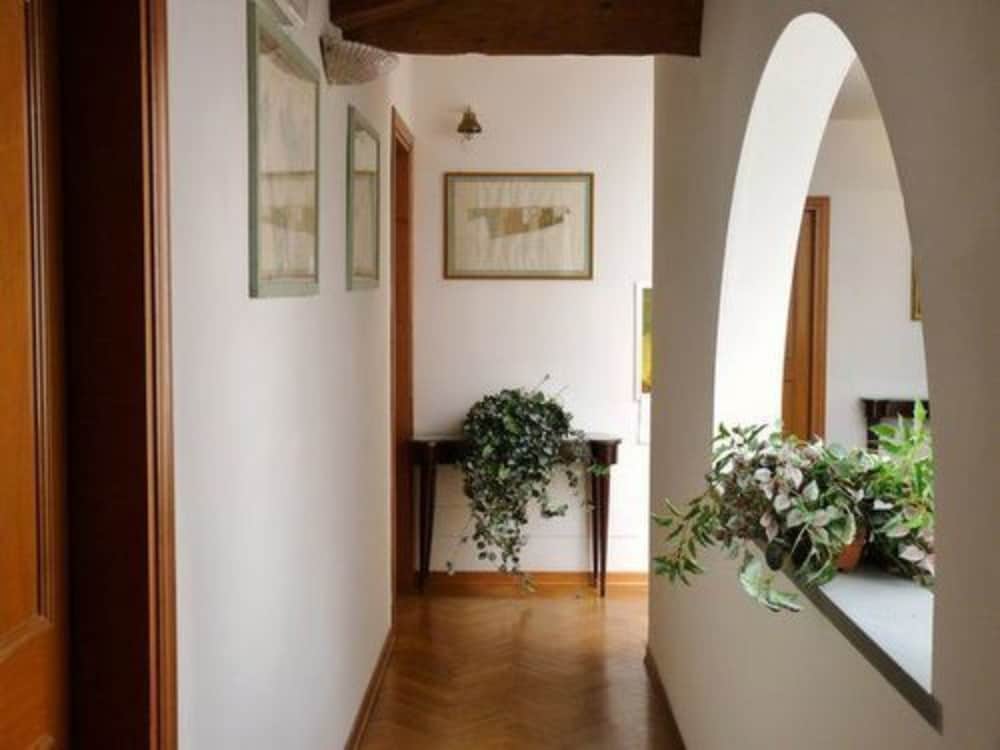 Фото Classic Hotel