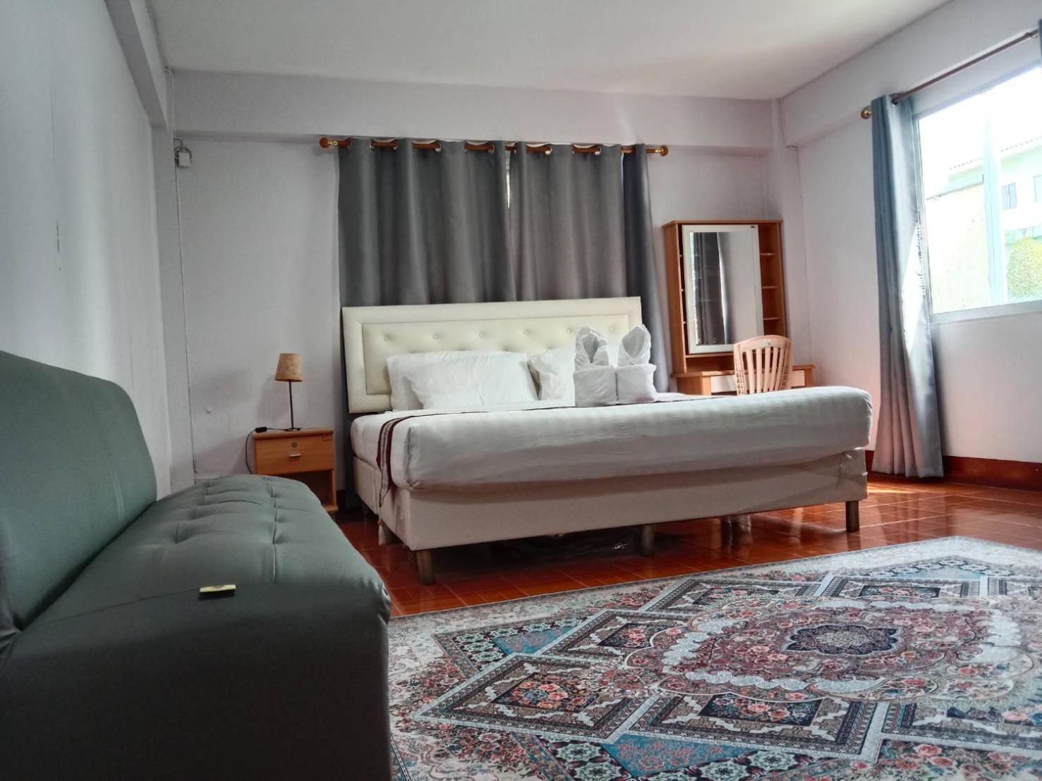 Фото Beachfront Hotel Cha Am