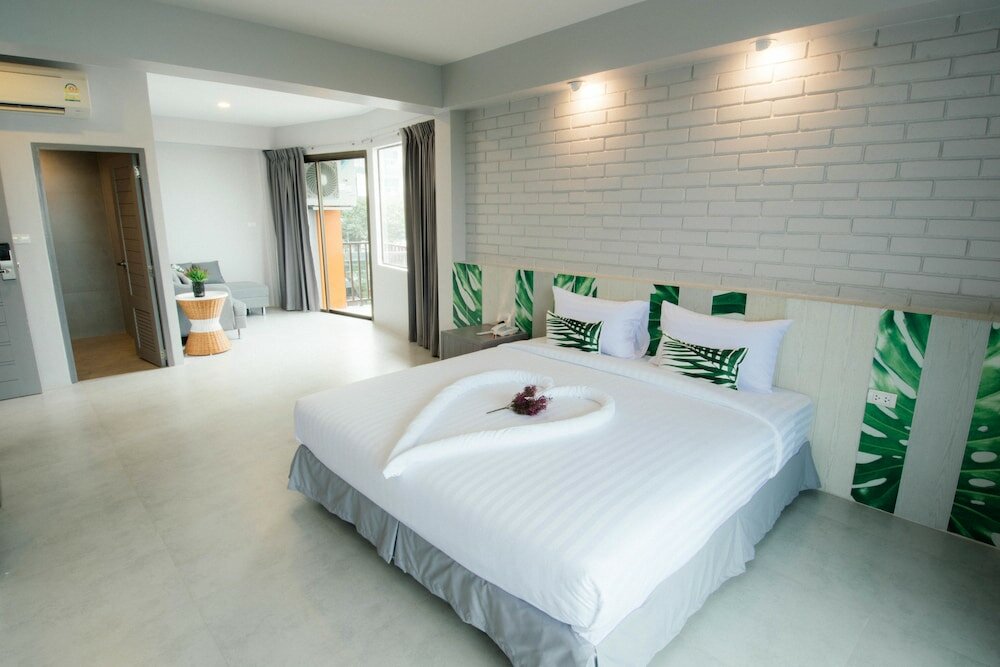 Фото The Pat Hotel