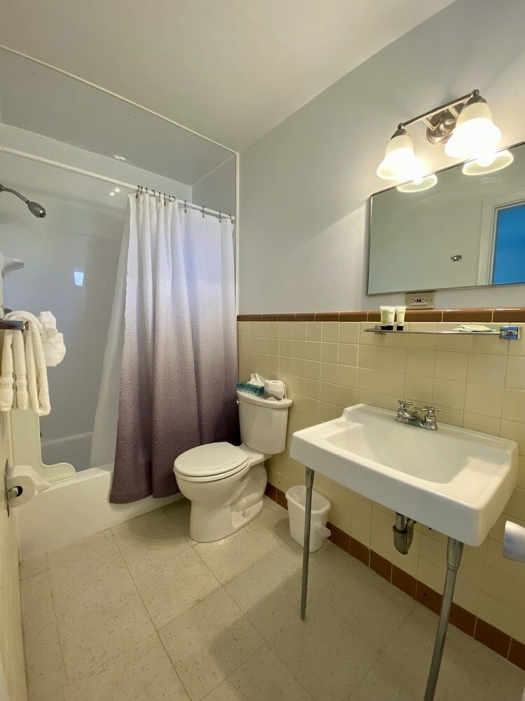 Фото Castle Manor Inn