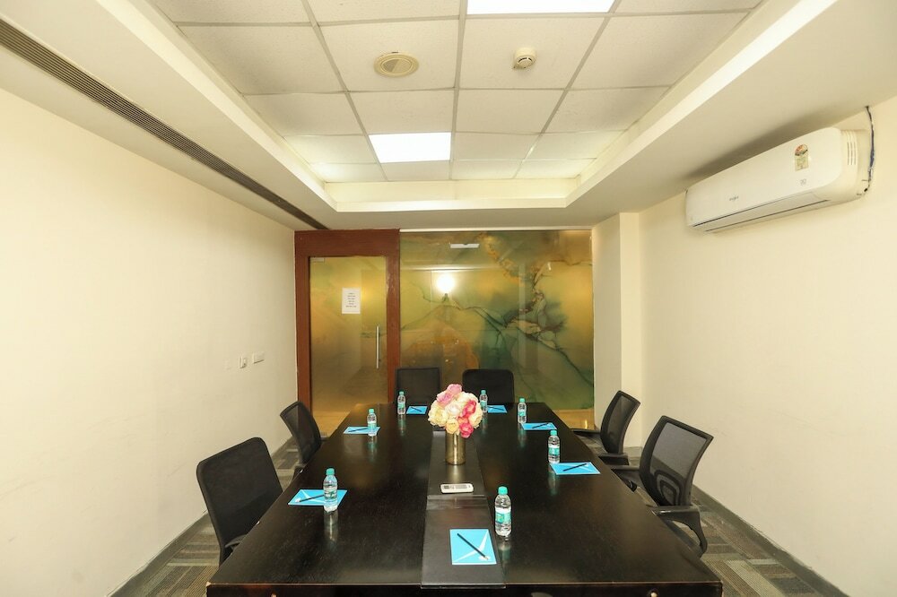 Фото Hyphen Business Hotel
