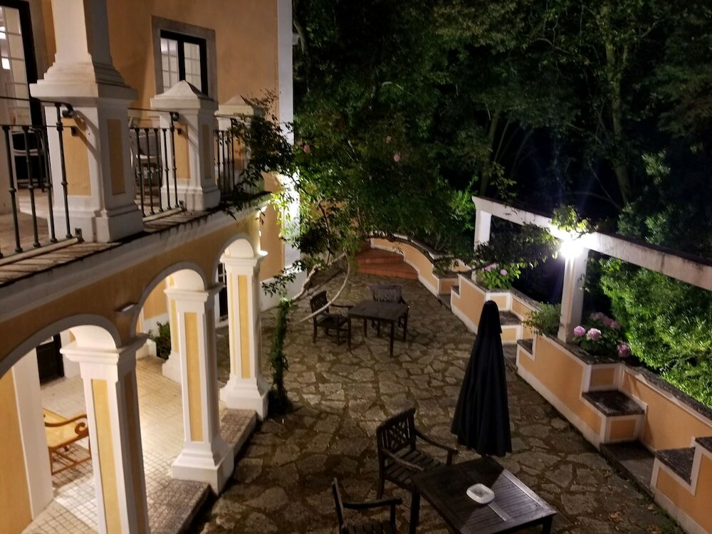 Фото Lawrence's Hotel