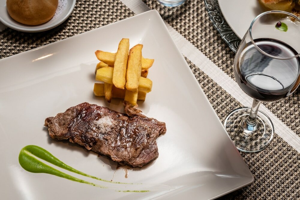 Фото Arya Stadium Hotel