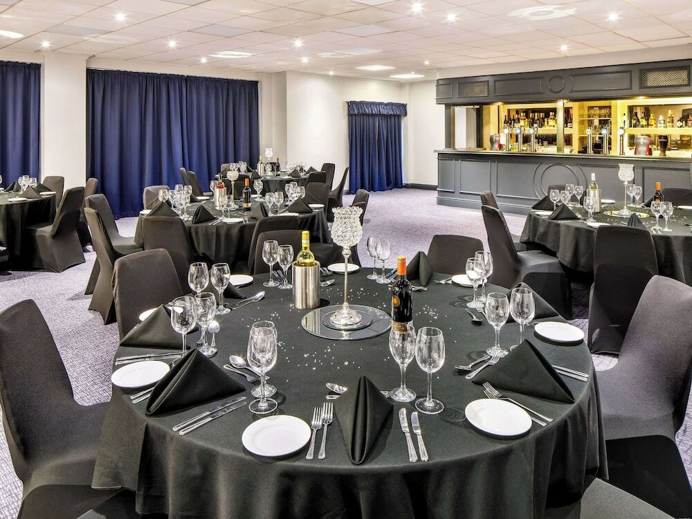 Фото Mercure Cardiff North Hotel