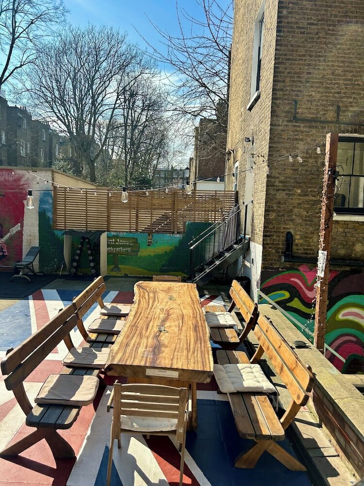 Фото Saint James Backpackers