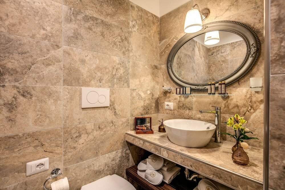 Фото Tree Charme Parliament Boutique Hotel