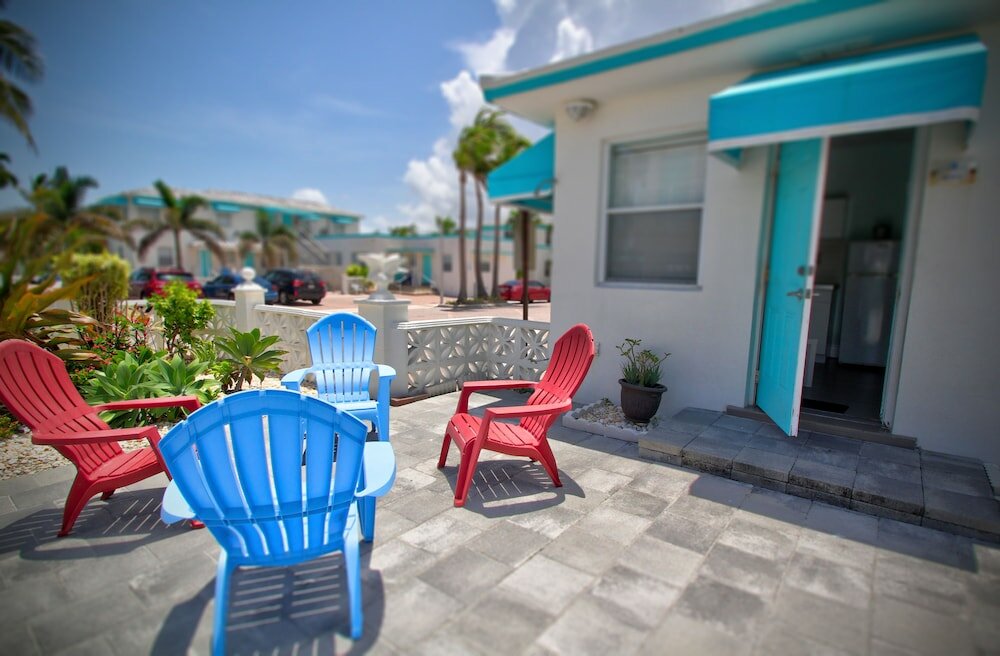 Фото Hollywood Beachside Boutique Suites