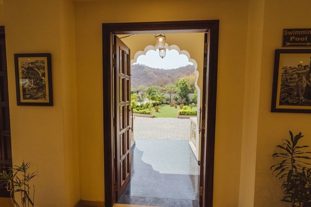 Фото WelcomHeritage Mount Valley Resort, Ranthambore