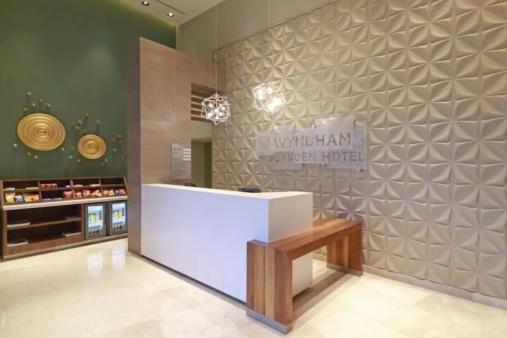 Фото Wyndham Garden Monterrey Valle Real