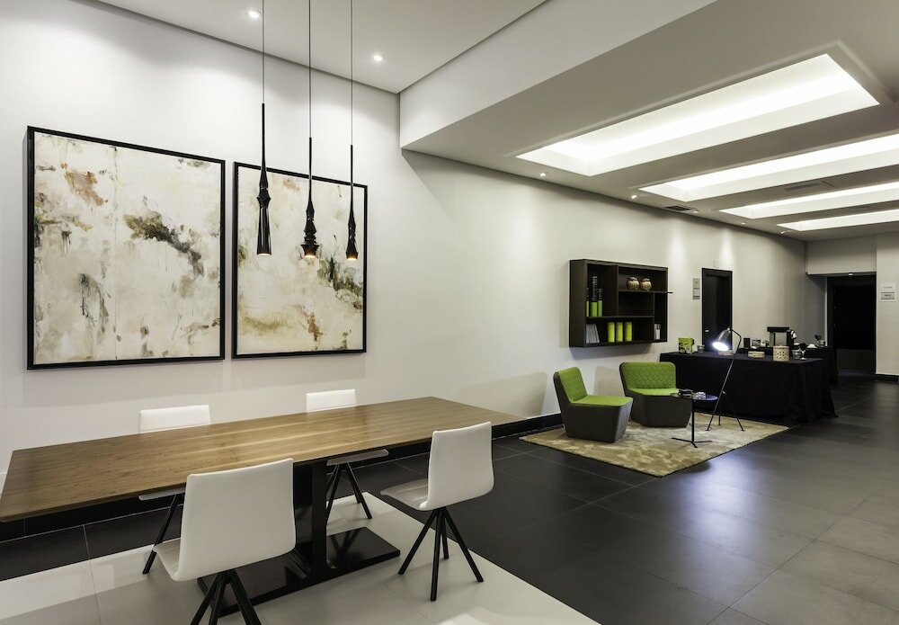 Фото Hotel Ilunion Suites Madrid