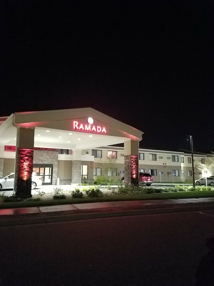 Фото Ramada by Wyndham Minneapolis Golden Valley