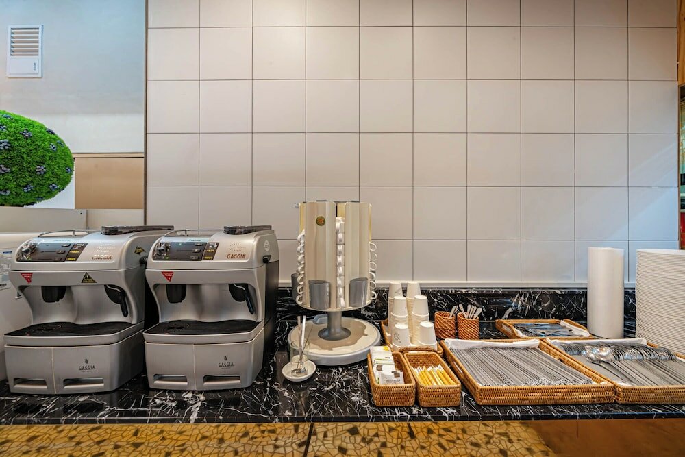 Фото GriffinBay Hotel