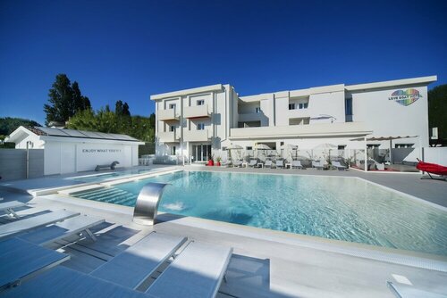 Внешний вид отеля Love Boat в Риччоне, фото 1