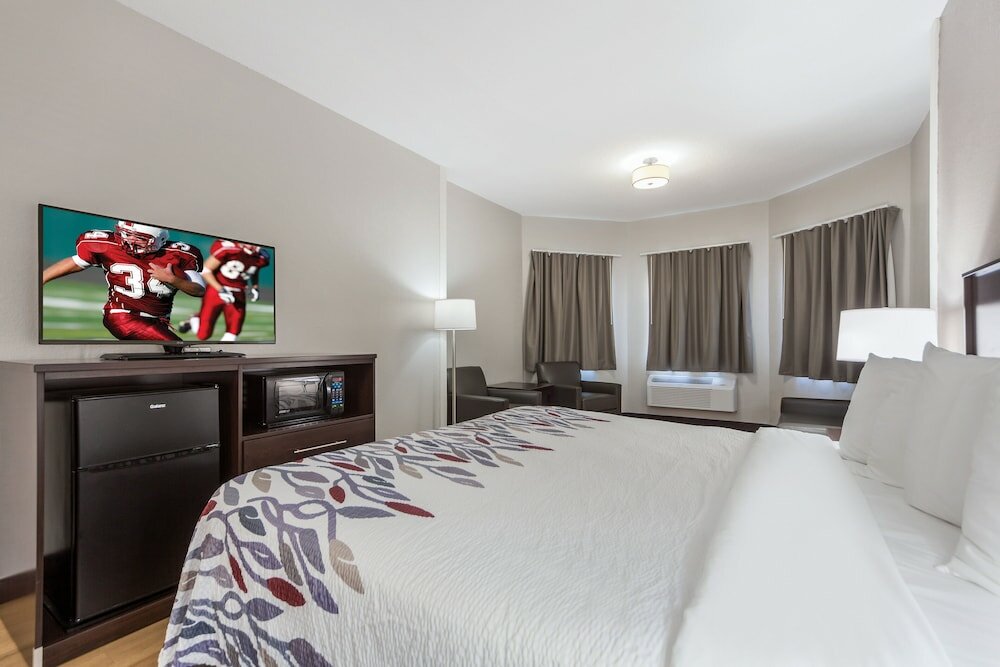 Фото Red Roof Inn & Suites Omaha - Council Bluffs