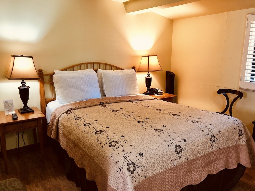 Фото Carmel Resort Inn