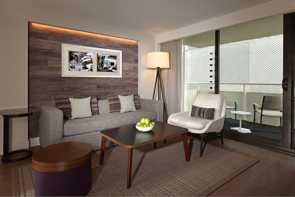 Фото Warwick Denver