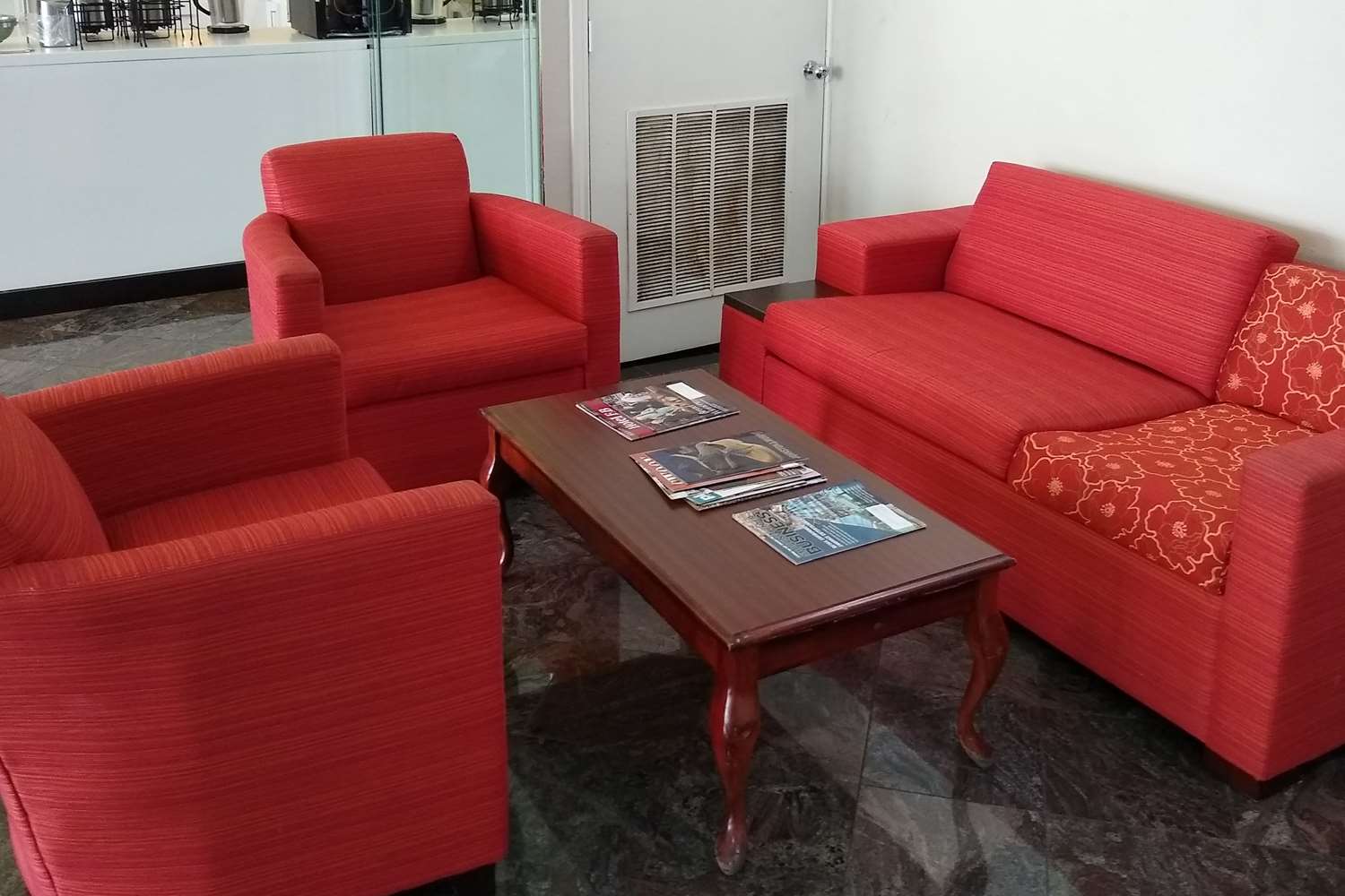 Фото Econo Lodge Inn & Suites West - Energy Corridor