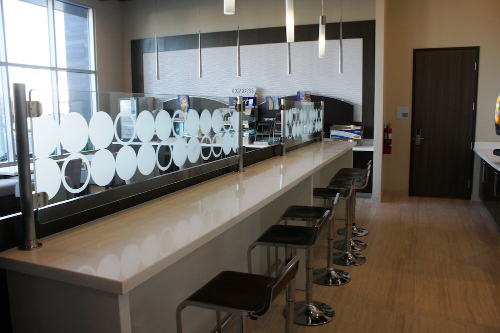 Фото Holiday Inn Express North Hollywood - Burbank Area, an Ihg Hotel