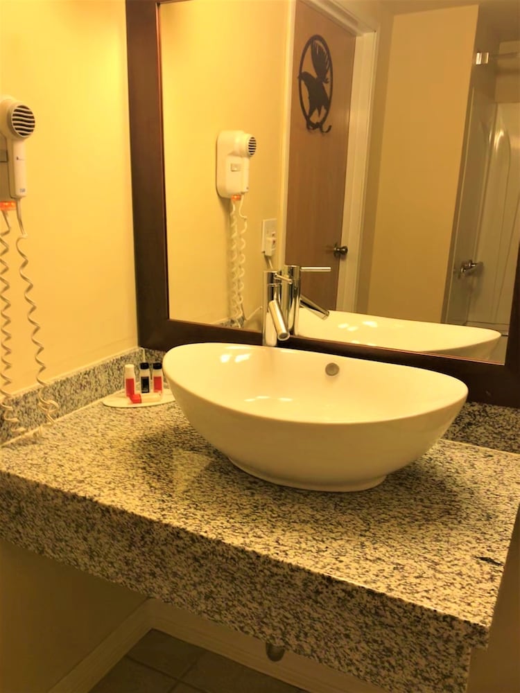 Фото Ramada by Wyndham Anchorage Downtown