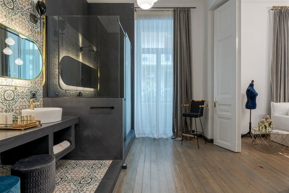 Фото 2 Mazi Suites