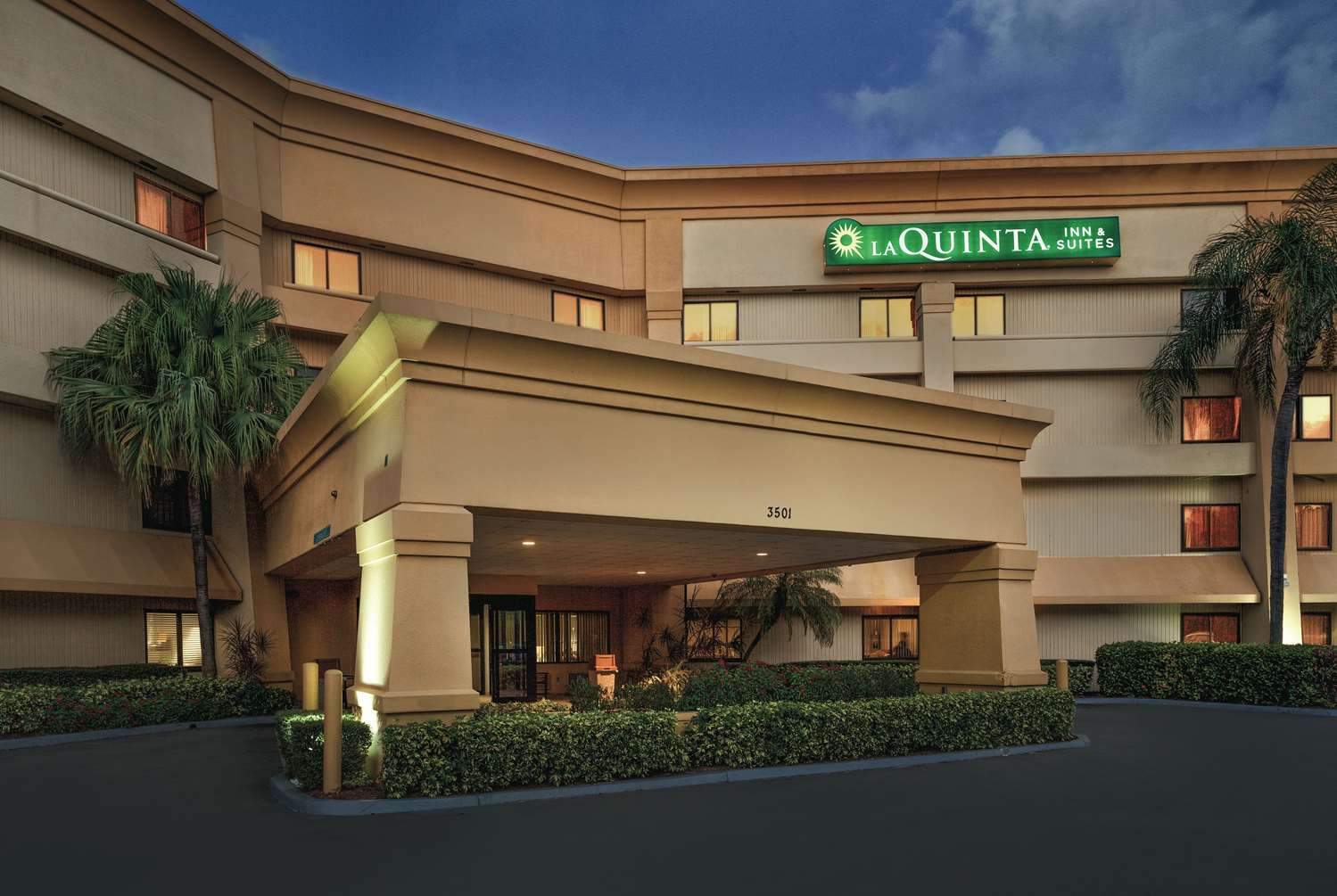 Фото La Quinta Inn & Suites by Wyndham Miami Airport East