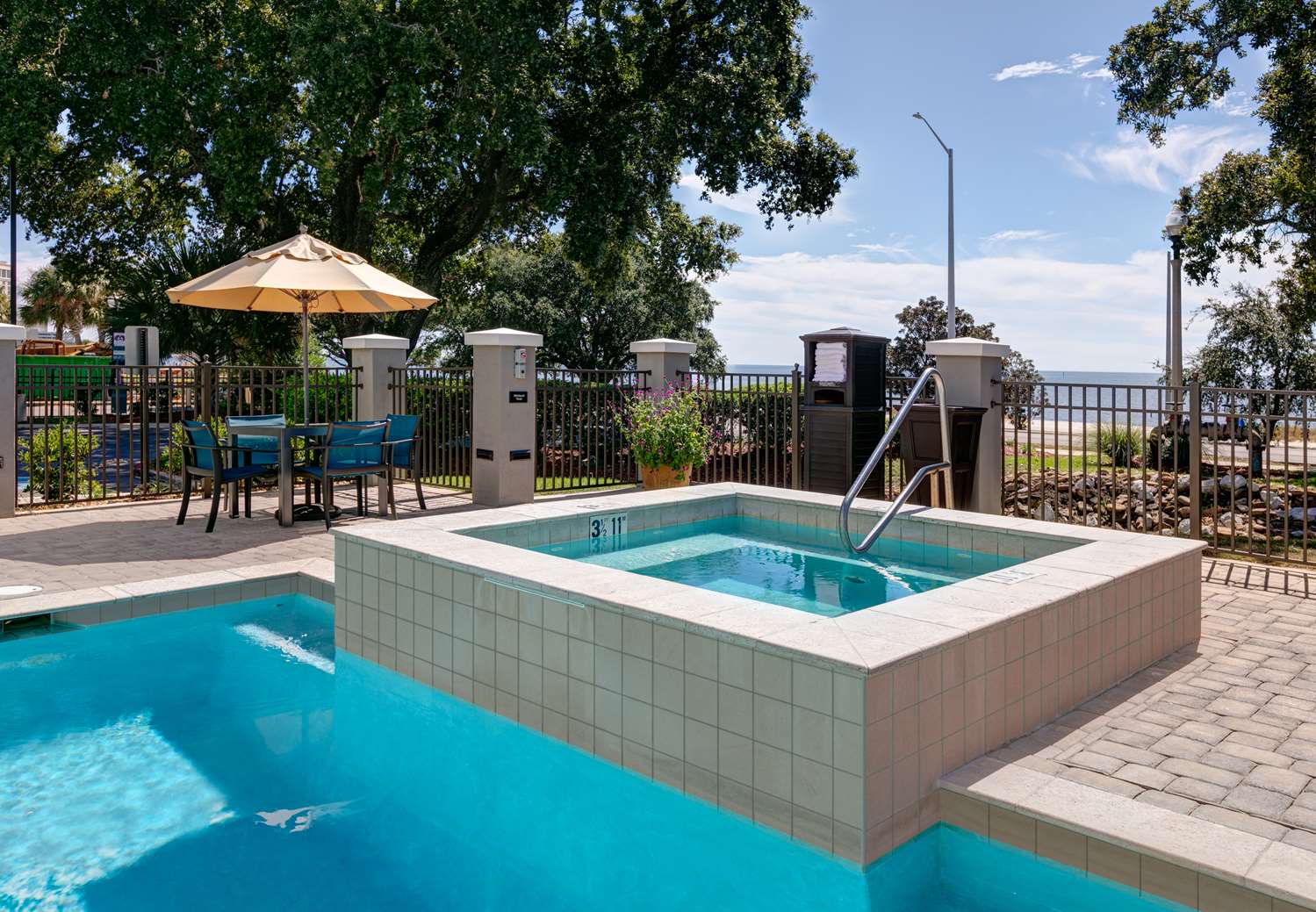 Фото Hampton Inn Biloxi