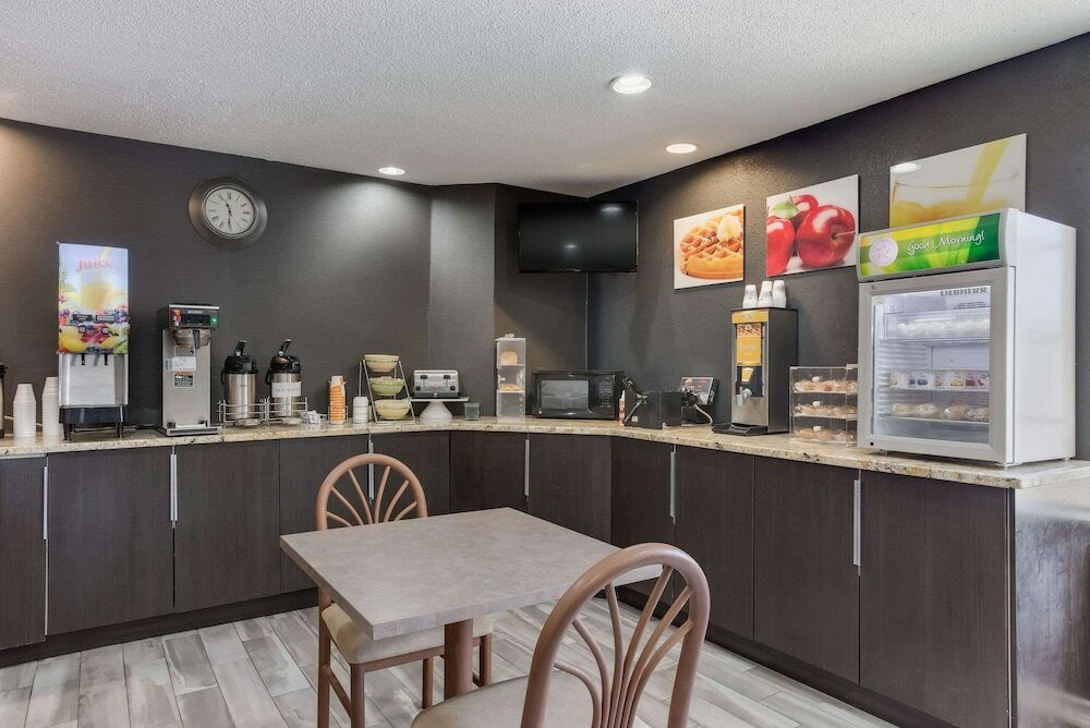 Фото Quality Inn Lees Summit - Kansas City