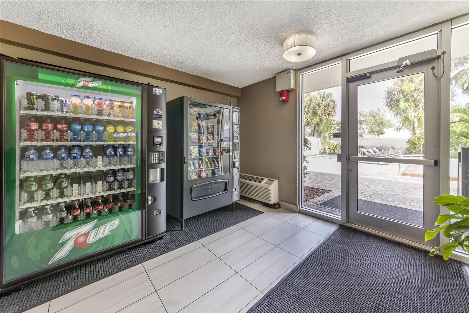 Фото Best Western Plus North Miami/Bal Harbour