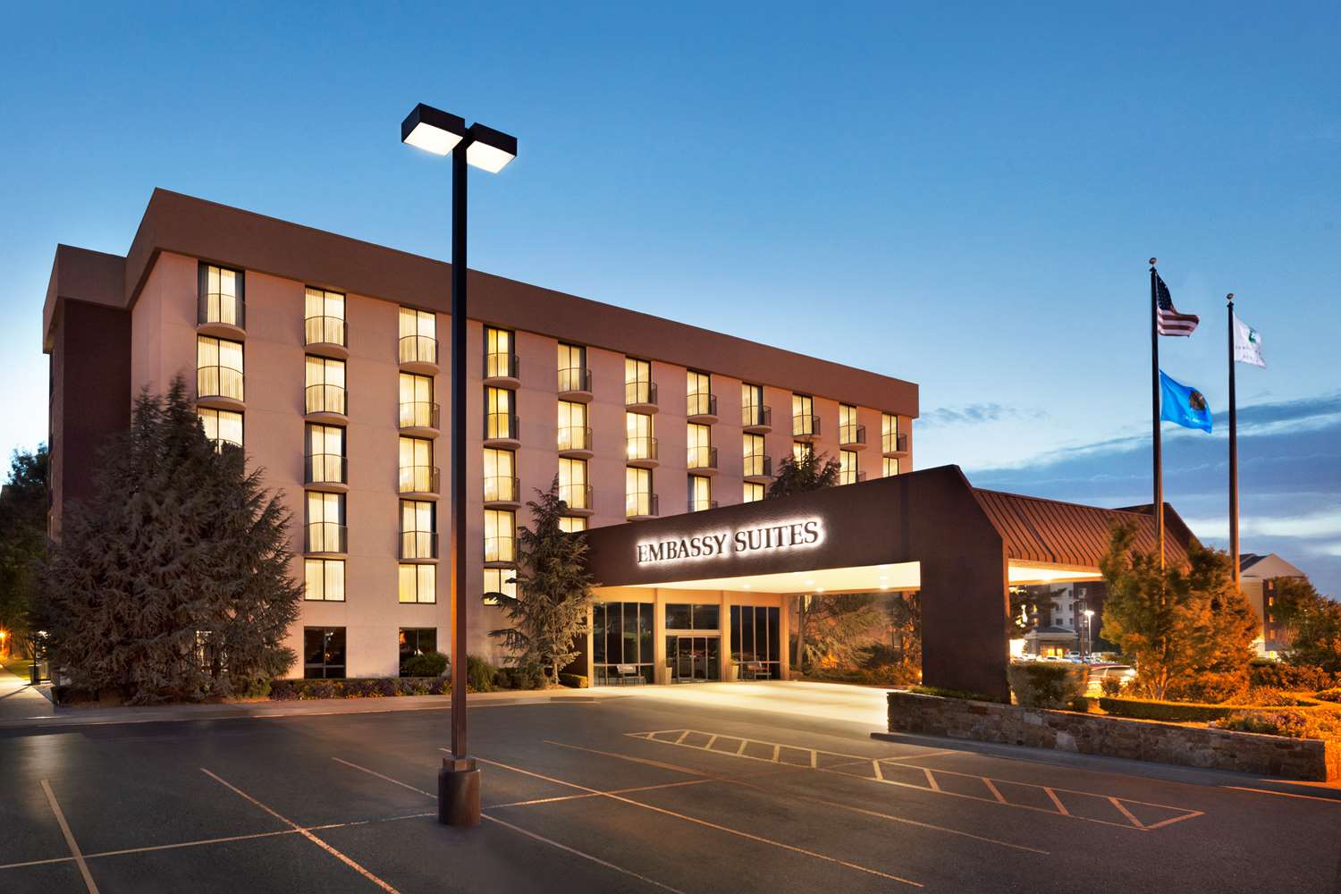 Фото Embassy Suites by Hilton Oklahoma City Will Rogers Airport