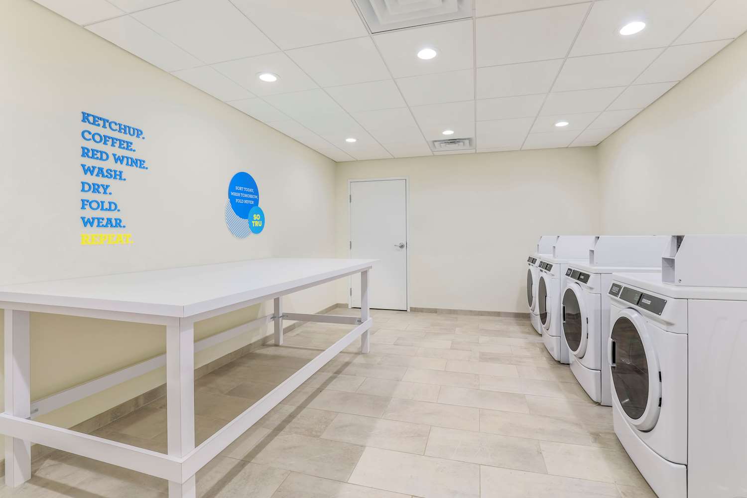 Фото Tru by Hilton Dallas Downtown Market Center