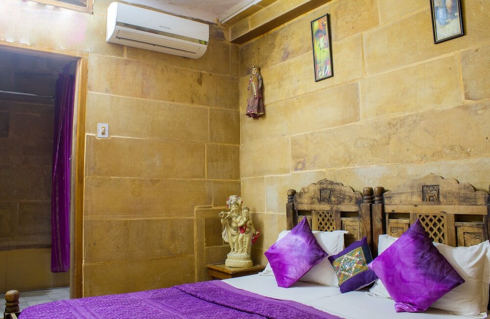 Фото Hotel Shahi Palace