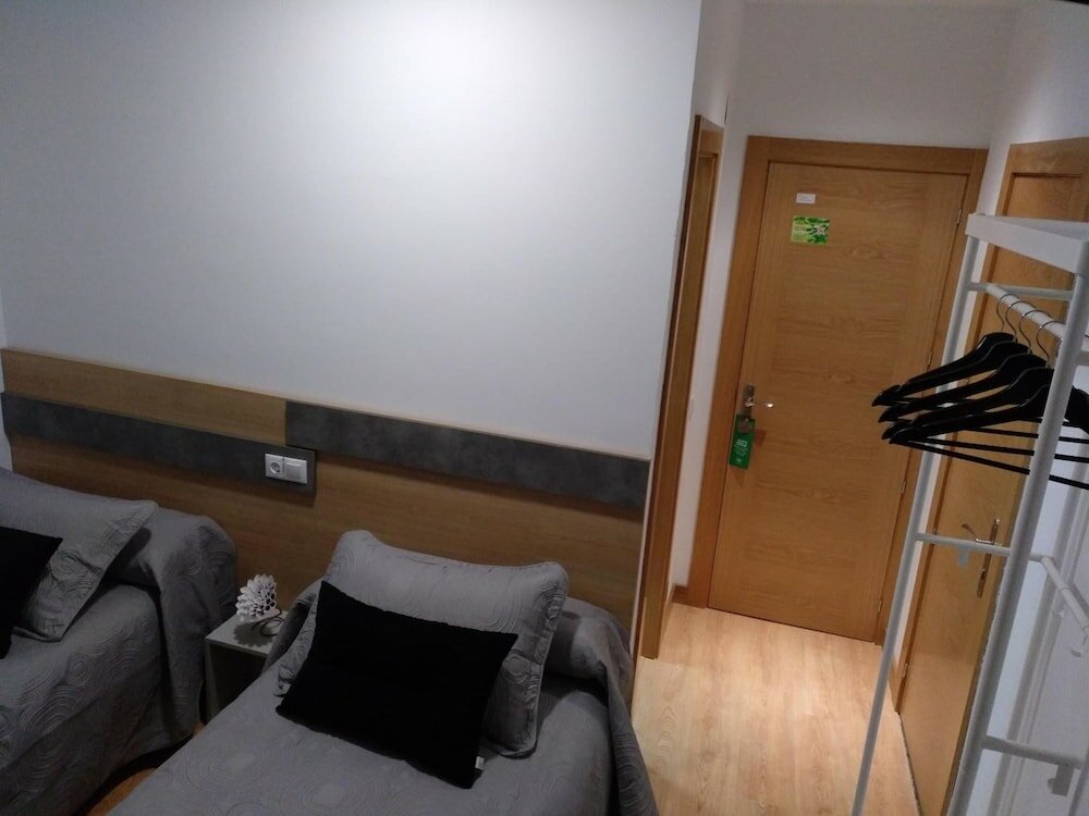 Фото Hostal Rioja Condestable