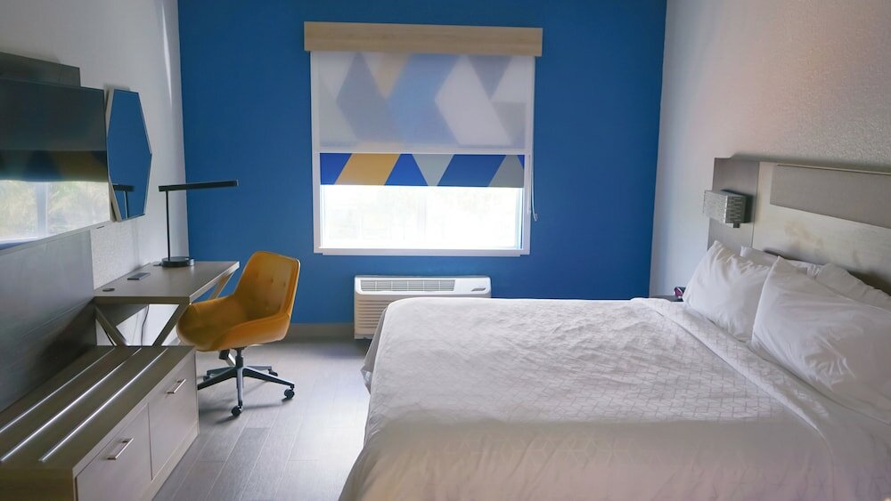 Фото Holiday Inn Express Hotel & Suites Lakeland North - I-4, an Ihg Hotel