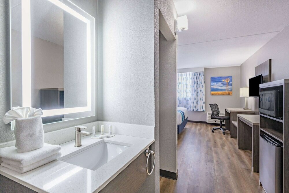 Фото Wingate by Wyndham Wichita Airport