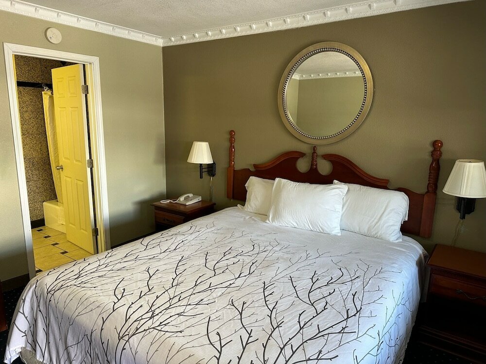 Фото Western Village Inn