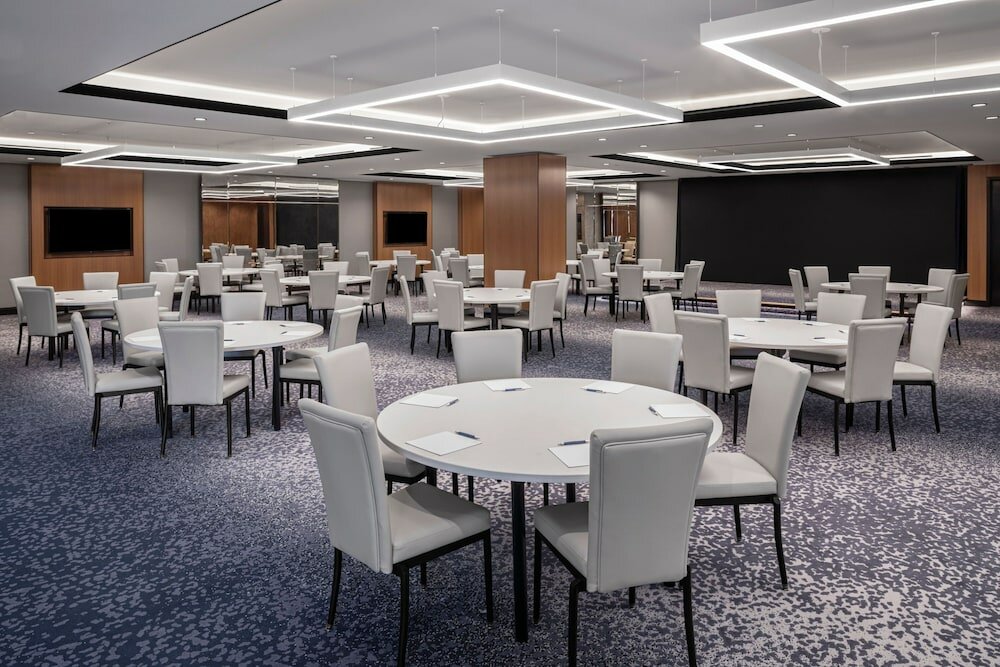 Фото Four Points by Sheraton Flushing