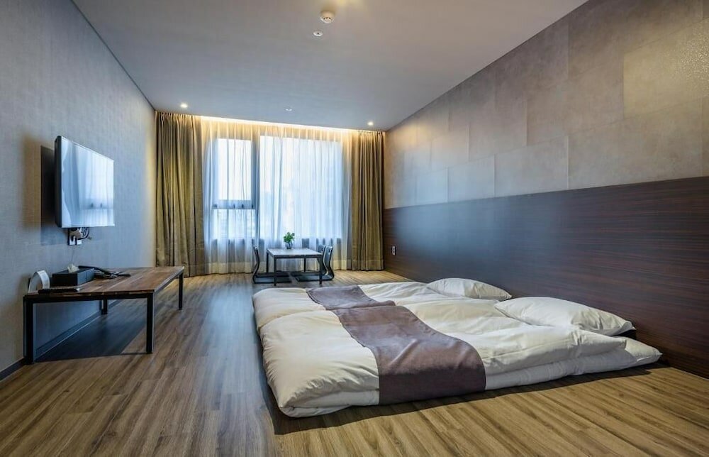 Фото Hotel With City