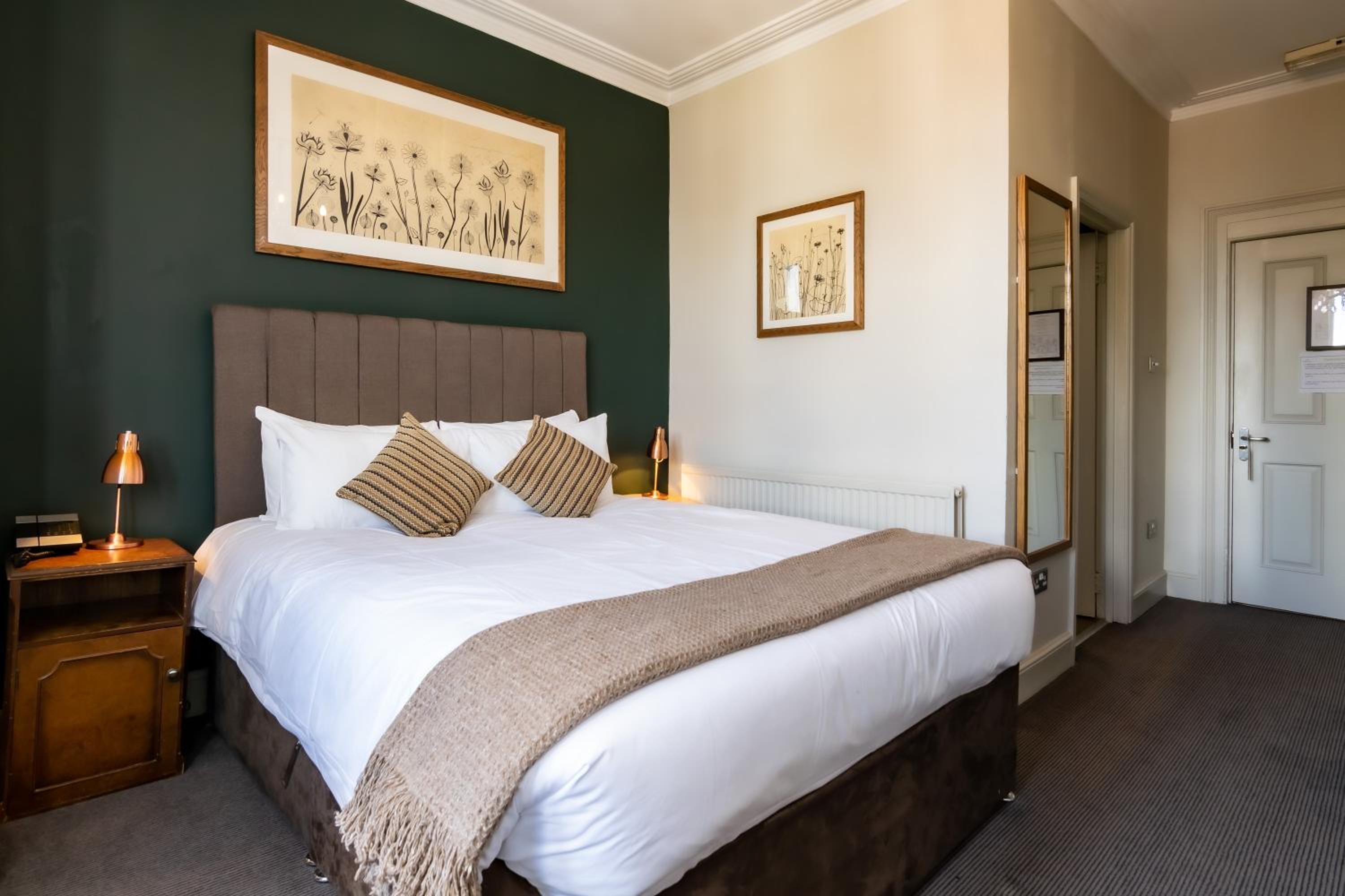 Фото Kew Gardens Hotel