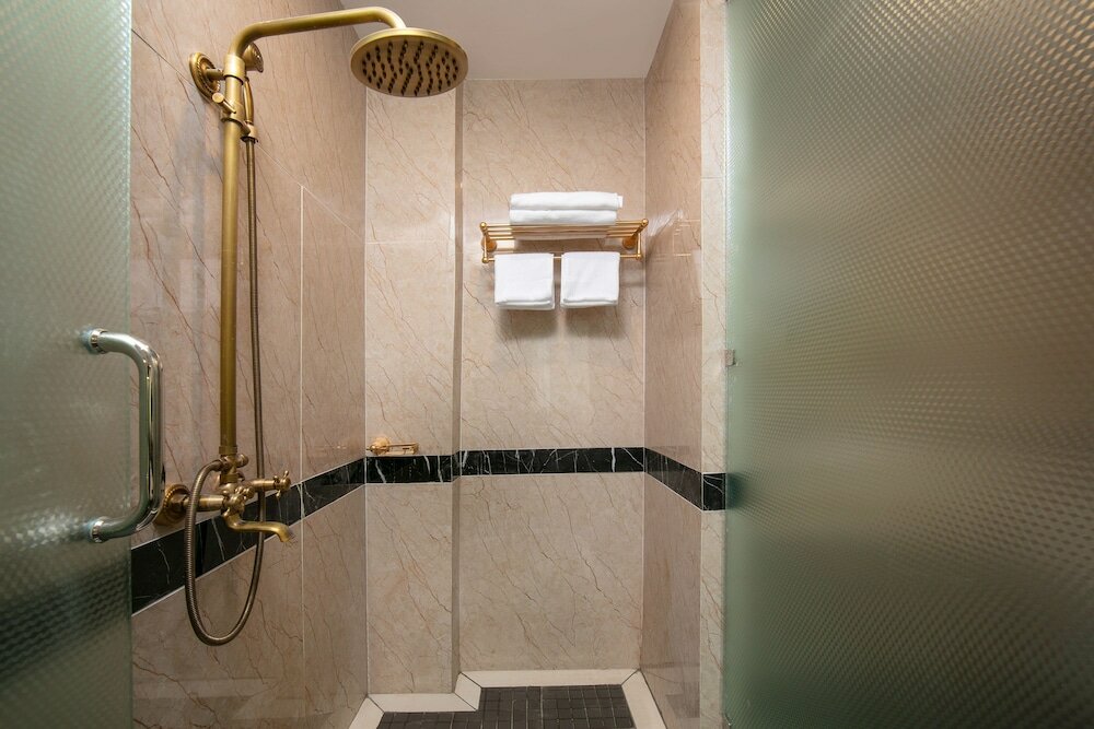 Фото Azalea Parkview Hotel