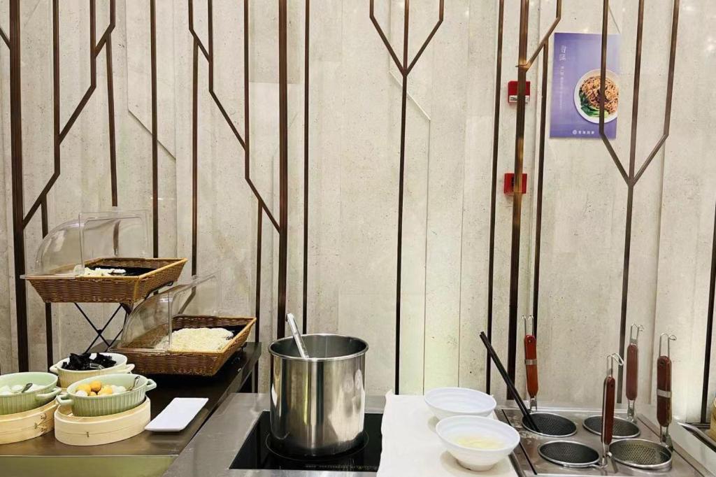 Фото Yitel Premium Shanghai people's Square Nanjing Road Pedestrian Street