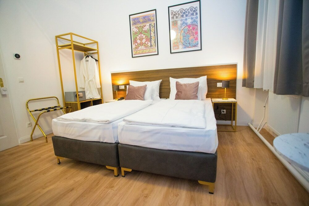 Фото Pension Central - Self Check-in