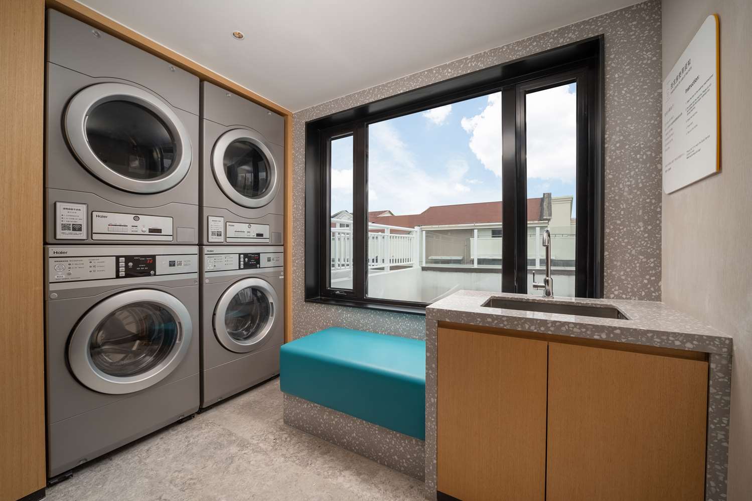 Фото Hilton Garden Inn Shanghai Caoyang