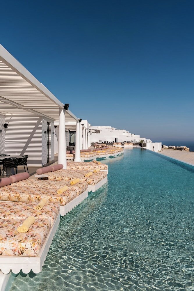 Фото Cresanto Luxury Suites