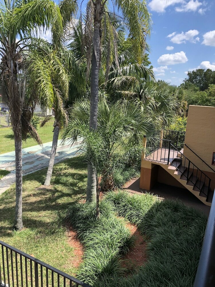 Фото Travelodge by Wyndham Fort Myers North