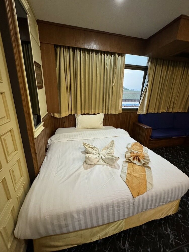 Фото Mr Mac's Hotel