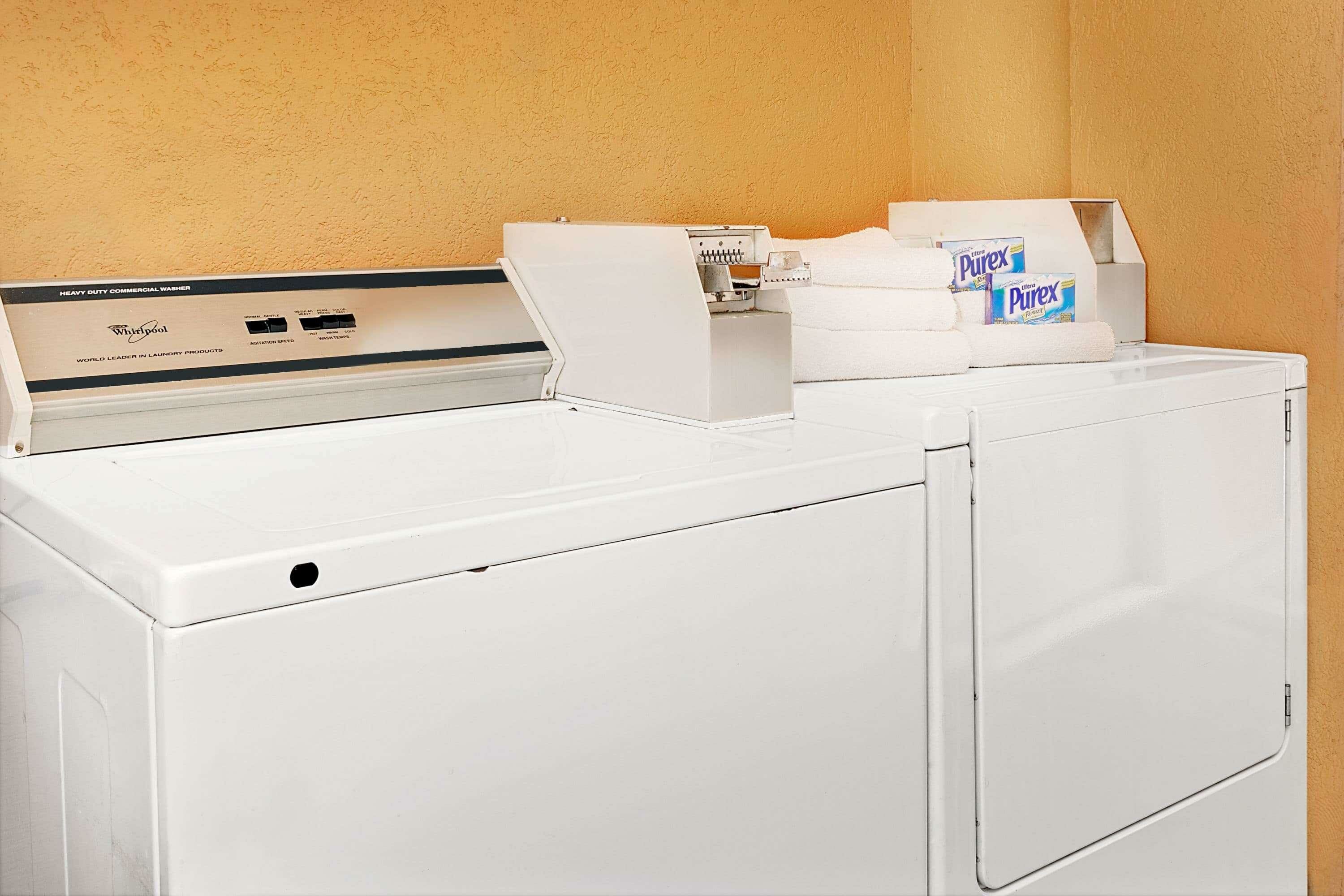 Фото Super 8 by Wyndham Forest Park