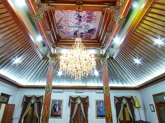 Фото Kusuma Sahid Prince Hotel