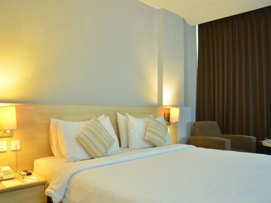 Фото Grand Cakra Hotel